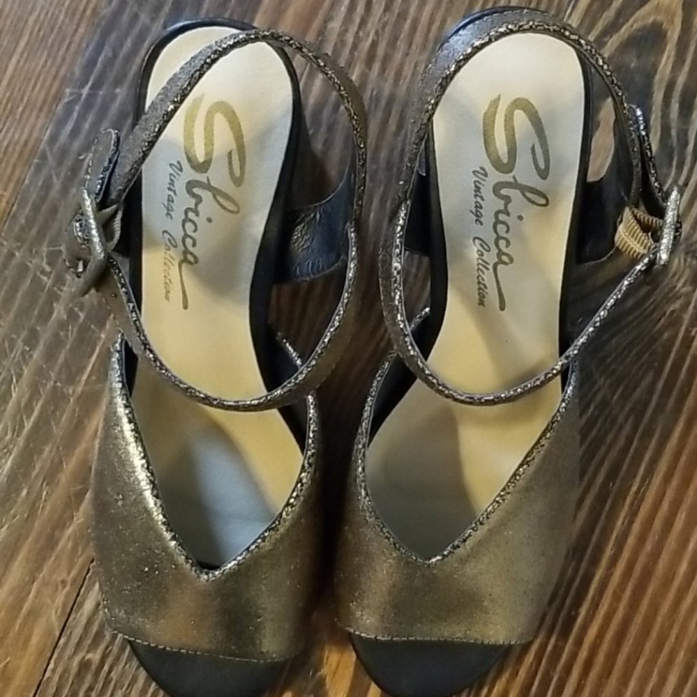 Modcloth Gold Heels - Picture 8 of 10